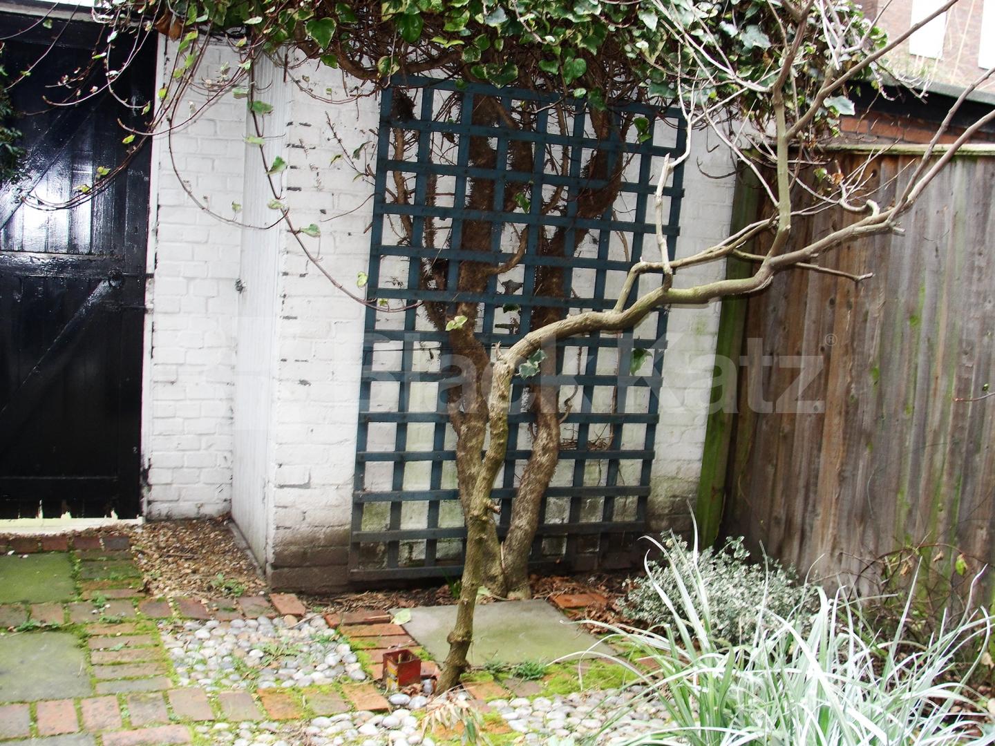 			LET, 3 Bedroom, 1 bath, 1 reception House			 Lurline Gardens, Battersea